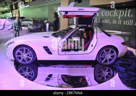 Bildnummer: 53930531  Datum: 09.04.2010  Copyright: imago/Xinhua (100409) -- BEIRUT, April 9, 2010 (Xinhua) -- A model displays a Mercedes Benz SLS AMG 6.3 sports car during the Beirut International Auto Show in Beirut, capital of Lebanon, April 9, 2010. The Beirut International Auto Show runs from April 8 to 18. (Xinhua) (lx) (4)LEBANON-BEIRUT AUTO SHOW PUBLICATIONxNOTxINxCHN Wirtschaft Autoindustrie Messe Automesse Automobil Objekte kbdig xmk 2010 quer  o0 Sportwagen, Flügeltüren o00 Mercedes, SLS AMG o0 6.3, 63    Bildnummer 53930531 Date 09 04 2010 Copyright Imago XINHUA  Beirut April 9 20 Stock Photo