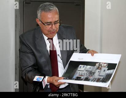 Bildnummer: 53937027 Datum: 12.04.2010 Copyright: imago/Xinhua Mohamed Bensalem, ehemaliger Minister für Tourismus und Handwerksindustrie und generalkommissar für Algerien für die Weltausstellung in Shanghai, stellt den Pavillon in Algerien während eines Interviews von Xinhua am 12. April 2010 in Algier vor. Der Pavillon der Weltausstellung Algerien soll die Altstadt von Casbah in Algier sowie die moderne Stadtplanung Algeriens zeigen. (Xinhua/Xia Chen) (ypf) (1)ALGERIEN-ALGIER-SHANGHAI EXPO PUBLICATIONxNOTxINxCHN People premiumd xint kbdig xkg 2010 quer o0 Weltausstellung Bildnummer 53937027 Datum 12 04 2010 Copyright Imago XINHU Stockfoto