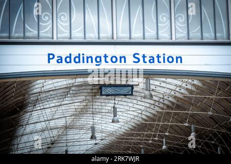 LONDON – 18. JULI 2023: Paddington Station, Hauptbahnhof in London Stockfoto