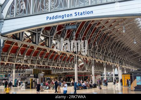 LONDON – 18. JULI 2023: Paddington Station, Hauptbahnhof in London Stockfoto