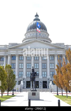 Das Utah State Capitol Gebäude in Salt Lake City an einem teilweise bewölkten Tag. Stockfoto