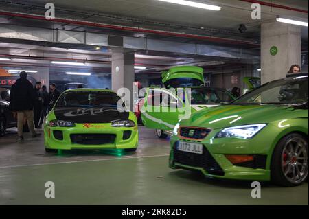 Details von Brian O'conners grünem Mitsubishi Eclipse mit Kapuze aus schwarzer Kohlefaser in Fast and Furious Stockfoto