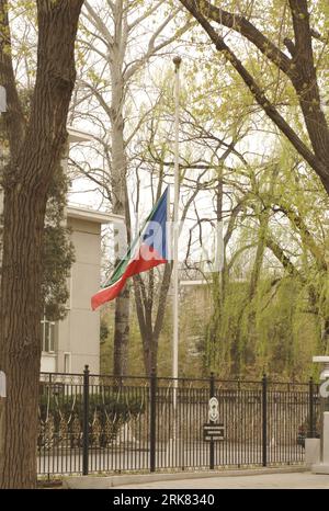 Bildnummer: 53961131  Datum: 21.04.2010  Copyright: imago/Xinhua (100421) -- BEIJING, April 21, 2010 (Xinhua) -- Chinese national flag is lowered to half-mast in front of the Equatorial Guinea s Embassy in China to mourn for the victims of Yushu earthquake, in Beijing, capital of China, April 21, 2010. (Xinhua/Zhang Yu) (wjd) CHINA-BEIJING-EMBASSIES-QUAKE-MOURNING (CN) PUBLICATIONxNOTxINxCHN Gesellschaft Erdbeben Gedenken Gedenktag Naturkatastrophe kbdig xsk 2010 hoch  o0 Fahne Halbmast Botschaft o00 Schweigeminute    Bildnummer 53961131 Date 21 04 2010 Copyright Imago XINHUA  Beijing April 21 Stock Photo