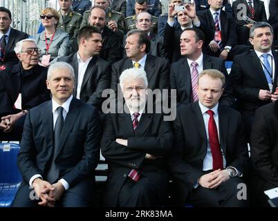 Bildnummer: 53962621 Datum: 21.04.2010 Copyright: imago/Xinhua (Front L-R) Boris Tadic, Präsident Serbiens, Mirko Cvetkovic, Premierminister Serbiens, und Dragan Djilas, Bürgermeister von Belgrad, nehmen am 21. April an der Wiedereröffnung des berühmten Belgrader Fernsehturms Avala in Belgrad, der Hauptstadt Serbiens, Teil. 2010. der Avala-Turm, das Symbol des modernen Belgrad, wurde am 21. April am Rande der serbischen Hauptstadt offiziell wiedereröffnet. Der neue Turm mit Blick auf die Stadt auf dem Avala-Berg ersetzt das ursprüngliche Gebäude, das während der NATO-Bombardierung vollständig zerstört wurde Stockfoto