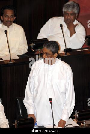 Bildnummer: 53965375  Datum: 22.04.2010  Copyright: imago/Xinhua (100422) -- COLOMBO, April 22, 2010 (Xinhua) -- Sri Lanka s detained former Army Commander General Sarath Fonseka speaks at the inaugural session of the 7th parliament in Colombo, capital of Sri Lanka, April 22, 2010. The ruling United People s Freedom Alliance (UPFA) won 144 of the 225 seats in the first parliamentary election on April 8 after the defeat of Tamil Tiger rebels last May. (Xinhua) (zcq) (3)SRI LANKA-COLOMBO-PARLIAMENT PUBLICATIONxNOTxINxCHN People Politik kbdig xcb 2010 hoch premiumd xint     Bildnummer 53965375 Da Stock Photo