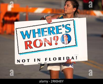 Milwaukee, Wisconsin, USA - August 23, 2023: A supporter of former President Donald Trump holds a protest sign protesting Ron Desantis at the entrance to the first Republican Debate for the 2024 Presidential election. Stock Photo