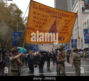 Bildnummer: 53974718 Datum: 25.04.2010 Copyright: imago/Xinhua (100425) -- SYDNEY, 25. April 2010 (Xinhua) -- australische Soldaten nehmen am Anzac Day in Sydney, Australien, am 25. April 2010 Teil. Australische Städte und staaten feiern am Sonntag das jährliche nationale Ereignis des Anzac Day (Australian and New Zealand Army Corps). (Xinhua/Jiang Yaping) (msq) (6)AUSTRALIA-SYDNEY-ANZAC Day-CELEBRATION PUBLICATIONxNOTxINxCHN Gesellschaft Nationalfeiertag ANZAC Day Australien Neuseeland Tonga kbdig xdp Premiere xint 2010 Quadrat o0 Militär Parade Bildnummer 53974718 Datum 25 04 2010 Copyr Stockfoto