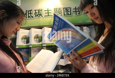 Bildnummer: 53984538  Datum: 27.04.2010  Copyright: imago/Xinhua (100428) -- BEIJING, April 28, 2010 (Xinhua) -- Two women read books in front of a low-carbon-themed bookshelf in Beijing Book Building in Beijing, China, April 27, 2010. A collection of books in the theme of low carbon and environment protection here is welcomed by the public recently. (Xinhua/Chen Xiaogen) (ly) (2)CHINA-BEIJING-BOOK-ENVIRONMENT PROTECTION (CN) PUBLICATIONxNOTxINxCHN Gesellschaft kbdig xmk 2010 quer o0 Buchgeschäft, Buch, Ökologie, lesen    Bildnummer 53984538 Date 27 04 2010 Copyright Imago XINHUA  Beijing Apri Stock Photo