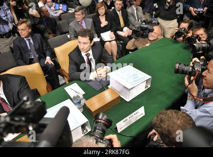 Bildnummer: 53984580  Datum: 27.04.2010  Copyright: imago/Xinhua (100427)-- WASHINGTON, April 27, 2010 (Xinhua)-- Fabrice Tourre (C), executive director of Structured Products Group Trading attends the investigations hearing on Wall Street and the Financial Crisis: The Role of Investment Banks, at US Senate Permanent Subcommittee of the Homeland Security and Government Affairs, in Washington D.C. April 27, 2010. (Xinhua/Zhang Jun) (jl) (2)US-WASHINGTON-ECONOMY-GOLDMAN-HEARING PUBLICATIONxNOTxINxCHN People Politik Wirtschaft kbdig xmk 2010 quer  o0 Anhörung, Senat    Bildnummer 53984580 Date 27 Stock Photo