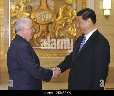 Bildnummer: 53997208  Datum: 30.04.2010  Copyright: imago/Xinhua (100430) -- SHANGHAI, April 30, 2010 (Xinhua) -- Chinese Vice President Xi Jinping (R) meets with Abdelkader Bensalah, president of Algeria s Council of the Nation in Shanghai, east China, April 30, 2010. Bensalah is here to attend the 2010 World Expo opening ceremony. (Xinhua/Li Xueren) (kh) CHINA-SHANGHAI-XI JINPING-ALGERIA-BENSALAH-MEETING (CN) PUBLICATIONxNOTxINxCHN People Politik kbdig xdp 2010 quer     Bildnummer 53997208 Date 30 04 2010 Copyright Imago XINHUA  Shanghai April 30 2010 XINHUA Chinese Vice President Xi Jinping Stock Photo