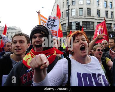 Bildnummer: 54008234  Datum: 01.05.2010  Copyright: imago/Xinhua (100502) -- LONDON, May 2, 2010 (Xinhua) -- Demonstrators shout slogans during the May Day march towards the Trafalgar Square in central London, capital of the Great Britain, May 1, 2010. Thousands of trade unionists, workers, pensioners, students and many others held the annual May Day rally here on Saturday appealing for social and economic justice. (Xinhua/Zeng Yi)(xm) (4)BRITAIN-LONDON-MAY DAY-MARCH PUBLICATIONxNOTxINxCHN Politik Gesellschaft Demo 1. Mai Maidemo premiumd xint kbdig xng 2010 quer     Bildnummer 54008234 Date 0 Stock Photo