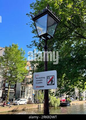 Amsterdam, Niederlande. 11. August 2023. Ein Warnschild in Amsterdam. Hochwertige Fotos Stockfoto