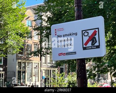 Amsterdam, Niederlande. 11. August 2023. Ein Warnschild in Amsterdam. Hochwertige Fotos Stockfoto