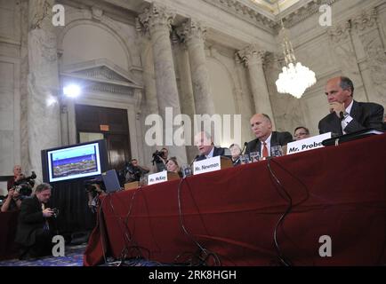 Bildnummer: 54041869  Datum: 11.05.2010  Copyright: imago/Xinhua (100511) -- WASHINGTON D.C., May 11, 2010 (Xinhua) -- Lamar Mckay (L), President and Chairman of BP America, Inc., Steven Newman (C), President and Chief Executive Officer of Transocean Limited, and Tim Probert, President of Global Business Lines and Chief Health, Safety and Environment Officer Halliburton, attend a hearing on offshore oil drilling before the U.S. Senate energy and natural resources committee at the Capitol Hills in Washington D.C., capital of the United States, May 11, 2010. The hearing to review issues related Stock Photo