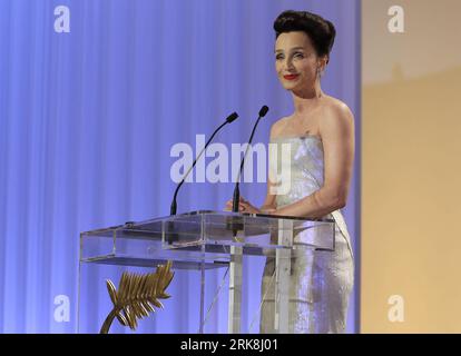 Bildnummer: 54043903  Datum: 12.05.2010  Copyright: imago/Xinhua (100513) -- CANNES, May 13, 2010 (Xinhua) -- British actress Kristin Scott-Thomas presides over the opening ceremony of the 63rd Cannes Film Festival in Cannes, France, May 12, 2010.(Xinhua/Zhang Yuwei) (yc) (19)FRANCE-CANNES-FILM-FESTIVAL PUBLICATIONxNOTxINxCHN People Kultur Entertainment Film 63. Internationale Filmfestspiele Filmfestival Eröffnung kbdig xmk 2010 quer premiumd xint     Bildnummer 54043903 Date 12 05 2010 Copyright Imago XINHUA  Cannes May 13 2010 XINHUA British actress Kristin Scott Thomas Presid Over The Openi Stockfoto