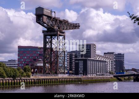 The Finnieston Crane (Stobcross Crane) on the River Clyde, Glasgow with the Hilton Garden Inn and The Cranside. Stock Photo