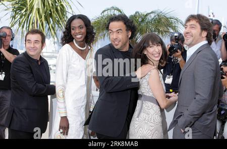 Bildnummer: 54055940  Datum: 17.05.2010  Copyright: imago/Xinhua (100518) -- CANNES, May 18, 2010 (Xinhua) -- Director Alejandro Gonzalez Inarritu (C) poses with cast members Eduard Fernandez (1st L), Diaryatou Daff (2nd L), Maricel Alvarez (2nd R) and Javier Bardem (1st R) during a photocall for the film Biutiful at the 63rd Cannes Film Festival in Cannes, May 17, 2010. (Xinhua/Xiao He)(zx) (2)FRANCE-CANNES-FILM-BIUTIFUL PUBLICATIONxNOTxINxCHN Entertainment Kultur People Film 63 Internationale Filmfestspiele Cannes Filmfestival premiumd xint kbdig xcb 2010 quer  o0 optimistisch    Bildnummer Stock Photo