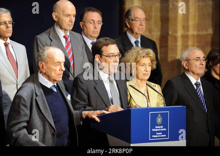 Bildnummer: 54063433 Datum: 19.05.2010 Copyright: imago/Xinhua (100520)-- OVIEDO, 20. Mai 2010 (Xinhua)-- die Jury of Prince of Asturias Award gibt den Preis bekannt. Das archäologische Team, das an der archäologischen Stätte der Krieger von Xi arbeitete, gewann den Prince of Asturias Award of Social Sciences für seine Arbeit im Qin shi huang Mausoleum. Die Ankündigung wurde im Reconquista Hotel in Oviedo, Spanien, am 19. Mai 2010 bekannt gegeben. (Xinhua/Paco Paredes)(lyj) (2)SPANIEN-OVIEDO-PRINZ VON ASTURIEN VERLEIHT PUBLICATIONxNOTxINxCHN Wirtschaft kbdig xmk 2010 quer PREMIUMPREIS xint o0 Preisverleihung, Archäologie, Stockfoto