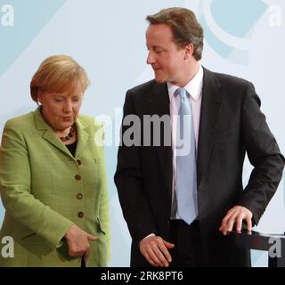 Bildnummer: 54067762 Datum: 21.05.2010 Copyright: imago/Xinhua (100522) -- BERLIN, 22. Mai 2010 (Xinhua) -- Bundeskanzlerin Angela Merkel (L) und britischer Premierminister David Cameron nehmen am 21. Mai 2010 an einer Pressekonferenz in Berlin Teil. Cameron ist zum ersten Mal nach Deutschland gereist, seit er britischer Premierminister wurde. (Xinhua/Luo Huanhuan)(dyw) DEUTSCHLAND-BERLIN-BRITISCHER Premierminister-MERKEL-POLITICS PUBLICATIONxNOTxINxCHN People Politik Premiere xint kbdig xkg 2010 Quadrat Bildnummer 54067762 Datum 21 05 2010 Copyright Imago XINHUA Berlin 22. Mai 2010 XINHUA Bundeskanzlerin Angela Merkel l und Britin Stockfoto