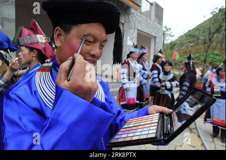 Bildnummer: 54068616  Datum: 21.05.2010  Copyright: imago/Xinhua (100522) -- GUIYANG, May 22, 2010 (Xinhua) -- A man of Miao ethnic group puts on makeup before performance in Huaxi District of Guiyang, capital of southwest China s Guizhou Province, May 21, 2010. Tens of thousands of of Miao ethnic group gathered in Huaxi District Friday to celebrate their folk festival, which falls on the eighth day of the fourth month in Chinese lunar calendar. (Xinhua/QiaoXQiming) (zgp) (CN) PUBLICATIONxNOTxINxCHN Gesellschaft kbdig xkg 2010 quer o0 Minderheit Tradition    Bildnummer 54068616 Date 21 05 2010 Stock Photo