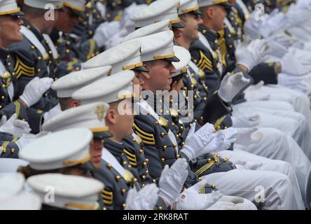 Bildnummer: 54070703 Datum: 22.05.2010 Copyright: imago/Xinhua (100522) -- NEW YORK, 22. Mai 2010 (Xinhua) -- Cadets nehmen am 22. Mai 2010 an der Graduierungs- und Inbetriebnahmezeremonie der U.S. Military Academy in West Point, New York State, USA, 2010 Teil. (Xinhua/Gu Xinrong) (zw) (20)U.S.-WEST POINT-GRADUATION PUBLICATIONxNOTxINxCHN West POINT Gesellschaft kbdig xkg 2010 quer o0 Kadett Militärakademie Abschluss o00 Absolventen Bildnummer 54070703 Datum 22 05 2010 Copyright Imago XINHUA New York 22 Mai 2010 XINHUA Cadets nehmen an der US-Militärfeier 2010 Teil Stockfoto