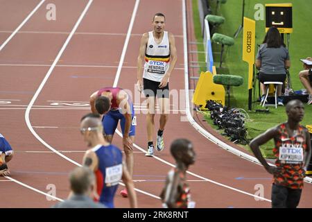 Budapest, Ungarn. August 2023. Der Belgier Robin Hendrix ist nach den Aufheizungen des 5000-m-Rennens der Männer bei den Leichtathletik-Weltmeisterschaften in Budapest, Ungarn, am Donnerstag, den 24. August 2023 abgebildet. Die Weltspiele finden vom 19. Bis 27. August 2023 statt. BELGA PHOTO ERIC LALMAND Credit: Belga News Agency/Alamy Live News Stockfoto