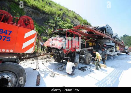 Bildnummer: 54072401  Datum: 24.05.2010  Copyright: imago/Xinhua (100524) -- HECHI (GUANGXI), May 24, 2010 (Xinhua) -- check a damaged truck at the site where two trucks crashed on a state highway in Hechi of south China s Guangxi Zhuang Autonomous Region, May 24, 2010. The accident occurred shortly after a severe collision 2 km away, which killed 12 people. (Xinhua/Huang Xiaobang) (hdt) (2)CHINA-HECHI-COLLISIONS (CN) PUBLICATIONxNOTxINxCHN Gesellschaft Verkehr Strasse Unfall Verkehrsunfall premiumd xint kbdig xsk 2010 quer     Bildnummer 54072401 Date 24 05 2010 Copyright Imago XINHUA   Guang Stock Photo