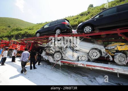 Bildnummer: 54072399  Datum: 24.05.2010  Copyright: imago/Xinhua (100524) -- HECHI (GUANGXI), May 24, 2010 (Xinhua) -- New cars piled on the truck trailer are seen seriouly damaged at the site where two trucks crashed on a state highway in Hechi of south China s Guangxi Zhuang Autonomous Region, May 24, 2010. The accident occurred shortly after a severe collision 2 km away, which killed 12 people. (Xinhua/Huang Xiaobang) (hdt) (1)CHINA-HECHI-COLLISIONS (CN) PUBLICATIONxNOTxINxCHN Gesellschaft Verkehr Strasse Unfall Verkehrsunfall premiumd xint kbdig xsk 2010 quer     Bildnummer 54072399 Date 2 Stock Photo