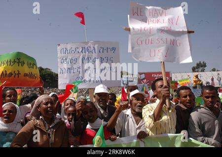 Bildnummer: 54076220 Datum: 25.05.2010 Copyright: imago/Xinhua (100525) -- ADDIS ABEBA, 25. Mai 2010 (Xinhua) -- Unterstützer der regierenden Äthiopischen Revolutionären Demokratischen Front (EPRDF) feiern auf der Straße für den Sieg bei den Nationalwahlen in Addis Abeba, 25. Mai 2010. Die äthiopische Regierungspartei hat 499 Sitze im 547-köpfigen parlament gewonnen, berichteten Medien am Dienstag. (Xinhua/Michael Tewelde)(zx) (6)ÄTHIOPIEN-NATIONALWAHLEN-EPRDF-FEIER PUBLICATIONxNOTxINxCHN Gesellschaft Politik Feier Sieg Parlamentswahlen Wahl Premiere xint kbdig xsk 2010 quer Bildnummer 54076220 Datum 25 Stockfoto