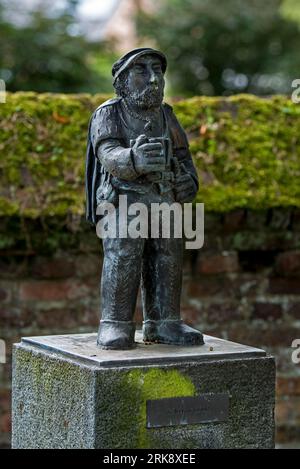 Skulpturengruppe de Driekantige Boeren van Olen / die dreieckigen Bauern auf dem Dorfplatz der Stadt Olen, Provinz Antwerpen, Flandern, Belgien Stockfoto