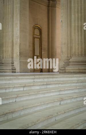 Architektonische Details der neoklassizistischen Architektur, Paris, Frankreich Stockfoto