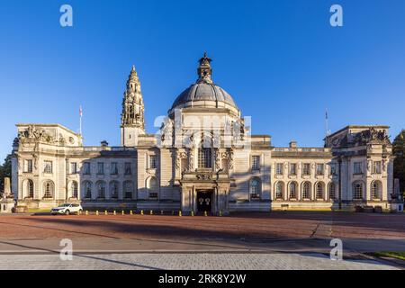 Cardiff City Hall, ein denkmalgeschütztes Gebäude im Cathays Park, Cardiff, Wales Stockfoto