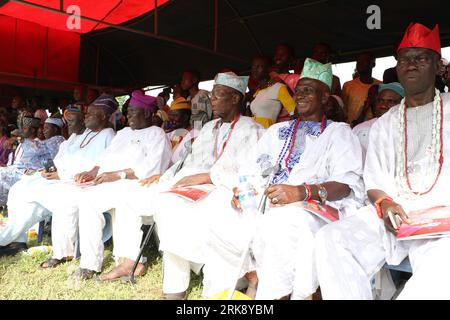 Traditionelle Häuptlinge beim World Sango Festival, einem jährlichen Festival unter den Yoruba zu Ehren von Sango, einer Donner- und Feuergottheit, die ein Krieger und der dritte König des Oyo-Reiches war, nachdem er Ajaka seinen älteren Bruder nachfolgte. Das Festival ist Gastgeber von Besuchern aus dem ganzen Land und Followern aus dem Ausland. Oyo State, Lagos, Nigeria. Stockfoto