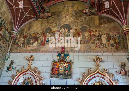 Das Innere von Cardiff Castle. Dieses wunderschön eingerichtete Zimmer ist der Bankettsaal. Stockfoto