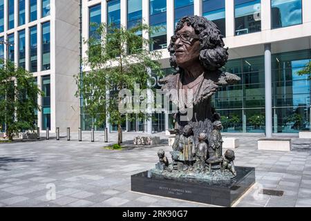 Denkmal zu Ehren von Betty Campbell, der ersten schwarzen Lehrerin und Black History Campaignerin von Wales. Stockfoto