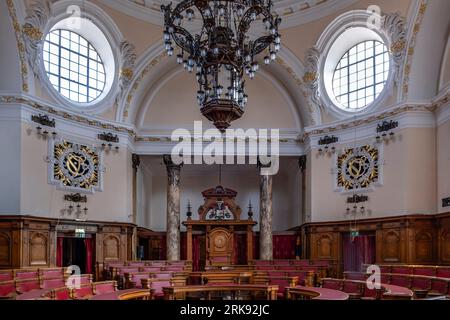 Cardiff City Hall Council Chamber, denkmalgeschütztes Gebäude im Cathays Park, Cardiff, Wales Stockfoto