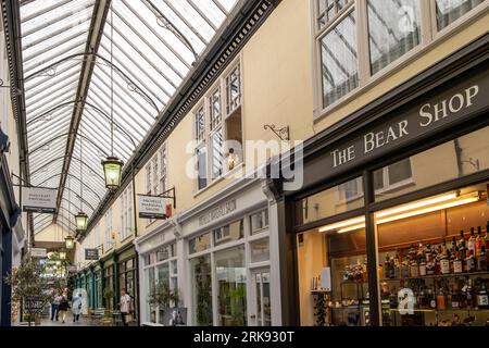 Wyndham Arcade, einer von mehreren viktorianischen Einkaufsarkaden im Stadtzentrum von Cardiff. Stockfoto