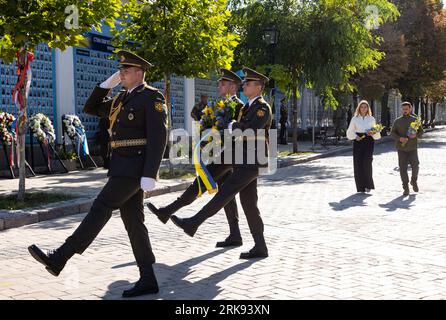 Kiew, Ukraine. August 2023. Der Präsident der Ukraine Wolodymyr Zelenski und seine Frau Olena Zelenska nehmen am Donnerstag, den 24. August, an einer offiziellen Feier zum 32. Unabhängigkeitstag der Ukraine in Kiew, Ukraine, Teil. 2023. auch führende Politiker aus Norwegen, Litauen und Portugal besuchten Kiew zu Ehren des ukrainischen Unabhängigkeitstages. Foto des ukrainischen Präsidenten Pressedienst / Credit: UPI/Alamy Live News Stockfoto