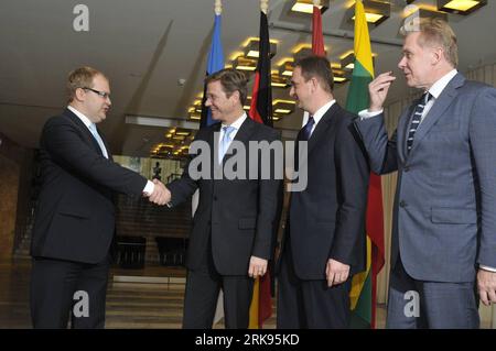 Bildnummer: 54136081  Datum: 11.06.2010  Copyright: imago/Xinhua  Estonian Foreign Minister Urmas Paet (L) welcomes German Foreign Minister Guido Westerwelle (R3), Latvian Foreign Minister Aivis Ronis (R2) and Lithuanian Foreign Minister Audronius Azubalis in Tallinn, capital of Estonia, June 11, 2010. Foreign ministers of Estonia, Germany, Latvia and Lithuania held talks in Tallinn Friday to discuss issues on regional development, thoughts on new strategies of the NATO, foreign affairs of the EU and relations with Russia and other countries. (Xinhua) (zhs) (3)ESTONIA-TALLINN-GERMANY-LATVIA-LI Stock Photo