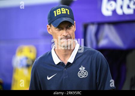 Brüssel, Belgien. August 2023. Der Cheftrainer der Union, Alexander Blessin, wurde am Donnerstag, den 24. August 2023, in Brüssel, dem ersten Teilspiel der UEFA Europa League, zu Beginn eines Fußballspiels zwischen der Belgischen Royale Union Saint Gilloise und dem Schweizer FC Lugano gezeigt. BELGA PHOTO LAURIE DIEFFEMBACQ Credit: Belga News Agency/Alamy Live News Stockfoto