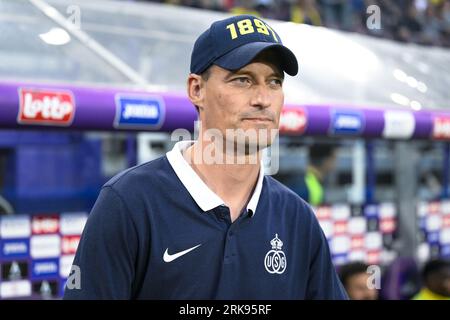 Brüssel, Belgien. August 2023. Der Cheftrainer der Union, Alexander Blessin, wurde am Donnerstag, den 24. August 2023, in Brüssel, dem ersten Teilspiel der UEFA Europa League, zu Beginn eines Fußballspiels zwischen der Belgischen Royale Union Saint Gilloise und dem Schweizer FC Lugano gezeigt. BELGA PHOTO LAURIE DIEFFEMBACQ Credit: Belga News Agency/Alamy Live News Stockfoto