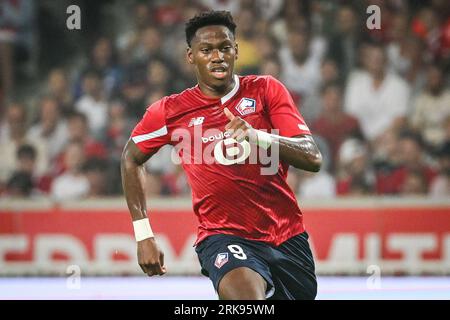 Lille, Frankreich. August 2023. Jonathan David aus Lille spielte während des Spiels der UEFA Europa Conference League zwischen Lille Olympique Sporting Club und HNK Rijeka am 24. August 2023 im Stade Pierre-Mauroy in Lille, Frankreich. (Foto: Matthieu Mirville/PRESSINPHOTO) Credit: PRESSINPHOTO SPORTS AGENCY/Alamy Live News Stockfoto