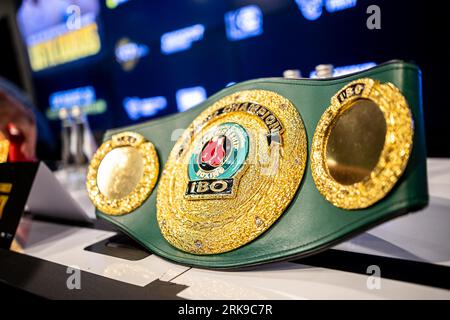 Breslau, Polen. August 2023. IBO Gürtel während der Pressekonferenz vor dem Boxkampf um WBA, WBO, IBF, IBO Gürtel zwischen Oleksandr Usyk (UKR) und Daniel Dubois (GBR) in Breslau, Polen, 24. August 2023.(Foto: Mateusz Porzucek/PressFocus/SIPA USA) Credit: SIPA USA/Alamy Live News Stockfoto