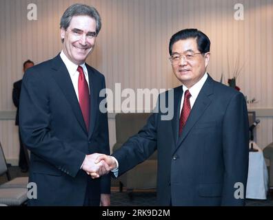 Bildnummer: 54169559  Datum: 24.06.2010  Copyright: imago/Xinhua (100624) -- OTTAWA, June 24, 2010 (Xinhua) -- Visiting Chinese President Hu Jintao (R) meets with Canadian opposition Liberal Leader Michael Ignatieff, in Ottawa, Canada, June 24, 2010. (Xinhua/Ma Zhancheng)(hdt) (1)CANADA-OTTAWA-CHINA-HU JINTAO-MICHAEL IGNATIEFF-MEETING PUBLICATIONxNOTxINxCHN Politik People kbdig xub 2010 quer premiumd xint     Bildnummer 54169559 Date 24 06 2010 Copyright Imago XINHUA  Ottawa June 24 2010 XINHUA Visiting Chinese President HU Jintao r Meets With Canadian Opposition Liberal Leader Michael Ignatie Stock Photo