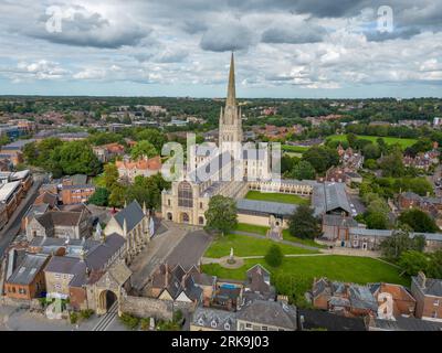 Stadtzentrum von Norwich, Großbritannien. Blick aus der Vogelperspektive auf das Stadtzentrum und die berühmte Kathedrale. Norwich in East Anglia Stockfoto