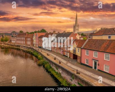 Stadtzentrum von Norwich, Großbritannien. Blick aus der Vogelperspektive auf das Stadtzentrum und die berühmte Kathedrale. Norwich in East Anglia Stockfoto