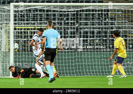 Brussels, Belgium. 24th Aug, 2023. Lugano's Albian Hajdari scores a goal during a soccer game between Belgian Royale Union Saint Gilloise and Swiss FC Lugano, Thursday 24 August 2023 in Brussels, the first leg of the play-off for the UEFA Europa League competition. BELGA PHOTO DAVID PINTENS Credit: Belga News Agency/Alamy Live News Stockfoto