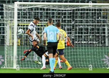 Brussels, Belgium. 24th Aug, 2023. Lugano's Albian Hajdari scores a goal during a soccer game between Belgian Royale Union Saint Gilloise and Swiss FC Lugano, Thursday 24 August 2023 in Brussels, the first leg of the play-off for the UEFA Europa League competition. BELGA PHOTO DAVID PINTENS Credit: Belga News Agency/Alamy Live News Stockfoto