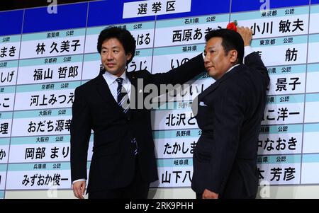 Bildnummer: 54221858  Datum: 11.07.2010  Copyright: imago/Xinhua (100711) -- TOKYO, July 11, 2010 (Xinhua) -- Yukio Edano (R), secretary general of the ruling Democratic Party of Japan (DPJ), and Jun Azumi (L), a DPJ executive, put a victory rose on the list of DPJ candidates at the party election campaign headquarters in Tokyo on July 11, 2010. Voting for the House of Councilors election was held on Sunday in Japan and the initial results will come out early on Monday. (Xinhua/Ji Chunpeng) (ypf) (5)JAPAN-TOKYO-HOUSE OF COUNCILORS-VOTE-COUNT PUBLICATIONxNOTxINxCHN Politik People JPN Oberhauswa Stock Photo