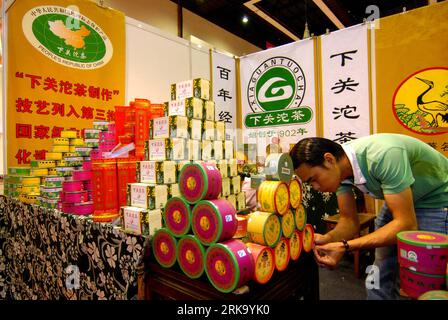 Bildnummer: 54245357  Datum: 22.07.2010  Copyright: imago/Xinhua (100722) -- KUALA LUMPUR, July 22, 2010 (Xinhua) -- An exhibitor arranges boxes of tea at the 11th Malaysia International Food & Beverage Trade Fair held in Kuala Lumpur, Malaysia, July 22, 2010. About 400 exhibitors participated in the three-day fair held in Kuala Lumpur. (Xinhua/Chong Voon Chung)(axy) (3)MALAYSIA-KUALA LUMPUR-FOOD & BEVERAGE-TRADE FAIR PUBLICATIONxNOTxINxCHN Wirtschaft Messe Foodmesse Getränkemesse kbdig xub 2010 quer     Bildnummer 54245357 Date 22 07 2010 Copyright Imago XINHUA  Kuala Lumpur July 22 2010 XINH Stock Photo